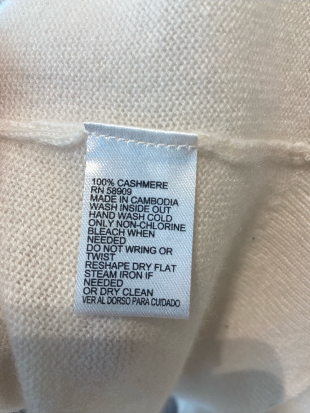 ANTONIO MELANI Soft Cream Scoop Neck Knit Sweater. Cashmere. - Picture 3 of 6